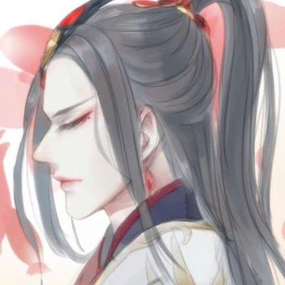 战士在暴雨中收旗步伐依旧铿锵